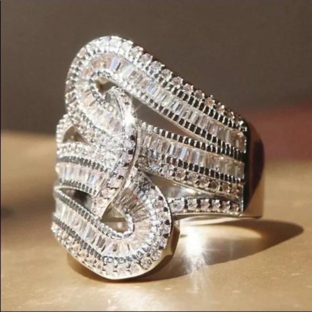 BAGUETTE 5.6 CT STERLING SILVER DIAMOND RING, CUTE RING, SHINY RING. - Picture 2 of 4